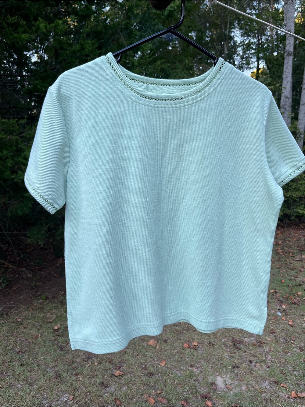Women's Short Sleeve Crewneck Top in light green
